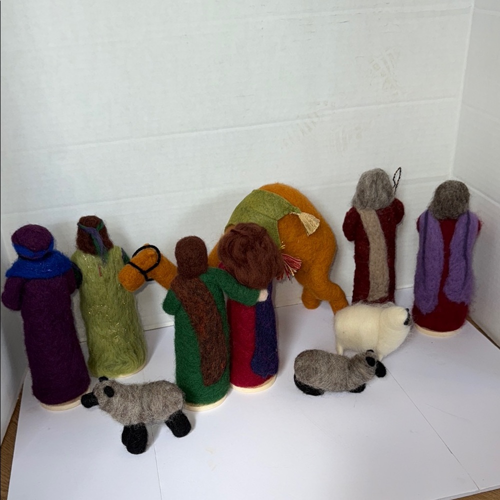 Handcrafted Felt Nativity Set - Picture 8 of 16
